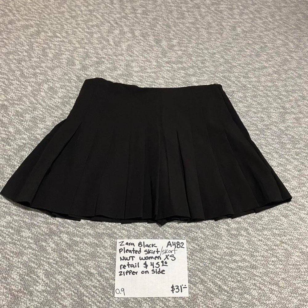 Zara black pleated skirt Size XS zipper on side NWT retail $45. SKU-A482#skirt